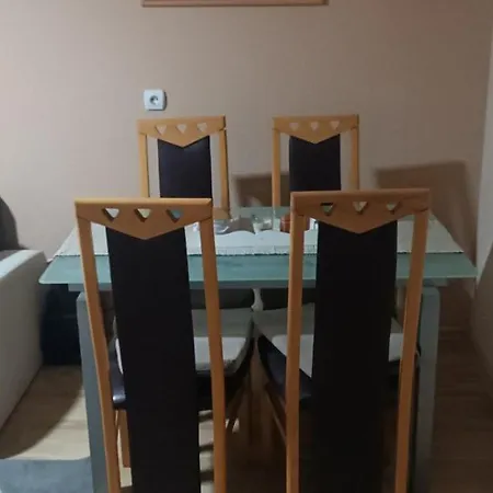 Piramida - Zavojsko Jezero Holiday home *
