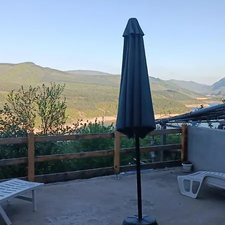 Piramida - Zavojsko Jezero Holiday home *